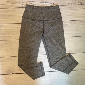 VS Knockout Crop Capri Yoga Leggings